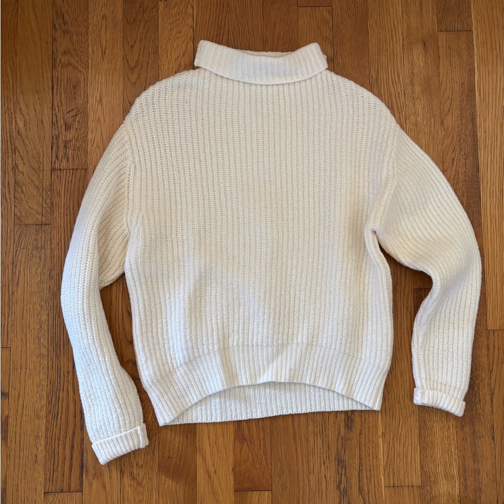 Aritzia Wilfred Sweater. Cream color, size XS